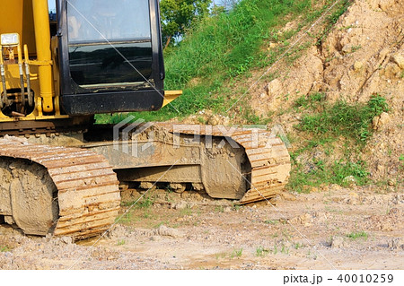 Heavy yellow excavator are moving on site. Heavy yellow excavator are moving on site. 40010259