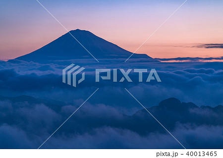 《静岡県》富士山と大雲海 《静岡県》富士山と大雲海 40013465