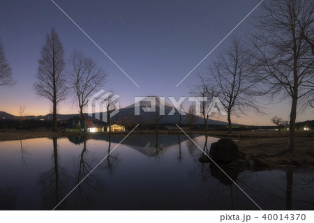 Mt.Fuji in early morning at Fumotoppara, Japan 40014370