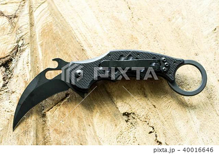 Black knife in the form of a claws predator oak. Black knife in the form of a claws predator oak. 40016646