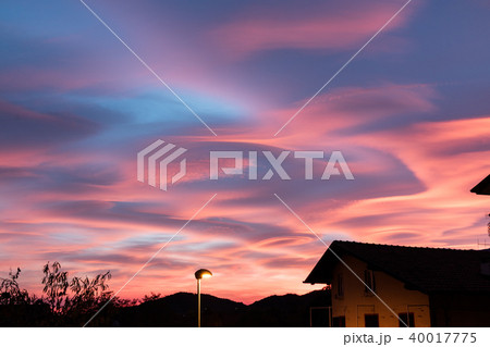 Incredible Lenticularis Clouds Formation 40017775