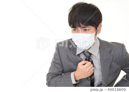 風邪に罹患した男性 40018609