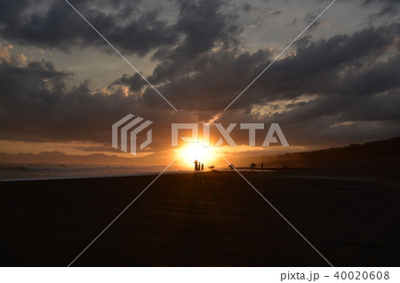 茅ヶ崎海岸の夕日 40020608