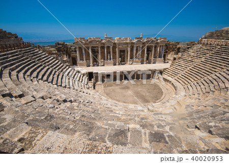 Roman amphitheatre in the ruins of Hierapolis 40020953