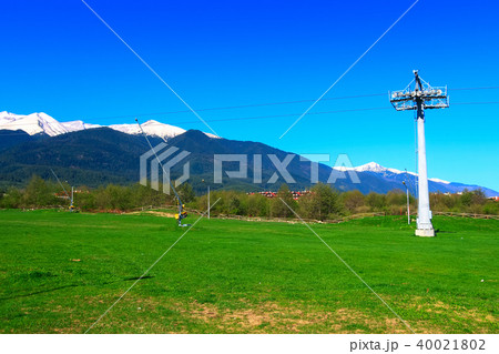 Spring landscape, green grass and snow mountains 40021802