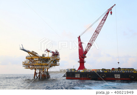 Offshore construction platform for production oil  40021949