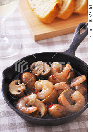 エビとマッシュルームのアヒージョ 40022261