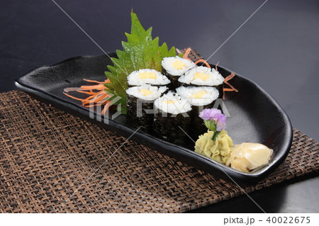 sushi roll sushi roll 40022675