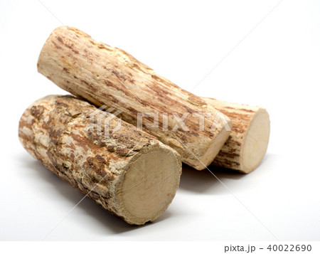Thanaka wood on white background 40022690