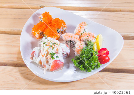 sushi roll sushi roll 40023361
