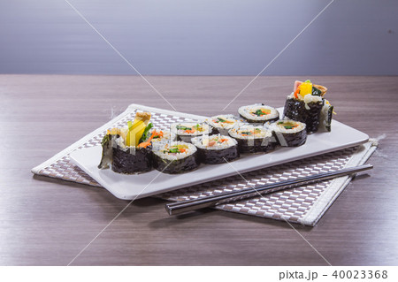 sushi roll sushi roll 40023368