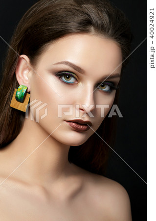 Portrait of young woman with beautiful makeup 40024921
