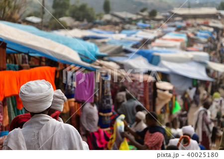 in lalibela ethiopia the market full of peop  40025180