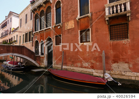 Typical view of boats and gondolas under the tiny bridge on the canal of Venice. 40026594