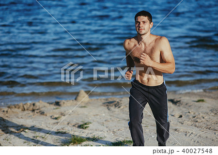 Strong attractive runner 40027548