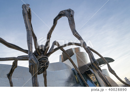 Statue of an Spider called Maman in Bilbao 40028890