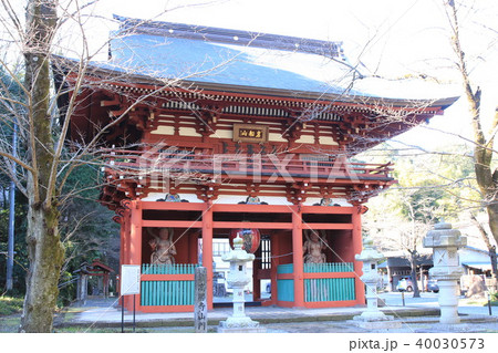 栃木県岩船山高勝寺の仁王門 40030573