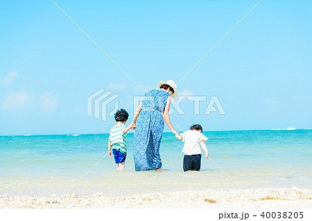 夏の親子 海 夏の親子 海 40038205