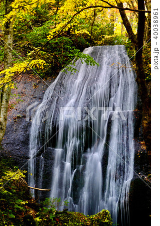秋の達沢不動滝（福島県・猪苗代町） 40038961