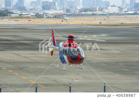 離陸するヘリコプター 離陸するヘリコプター 40038987