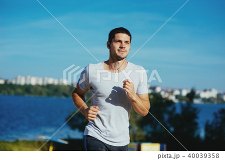 Strong attractive runner Strong attractive runner 40039358