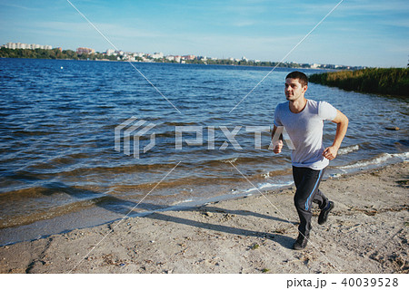 Strong attractive runner 40039528