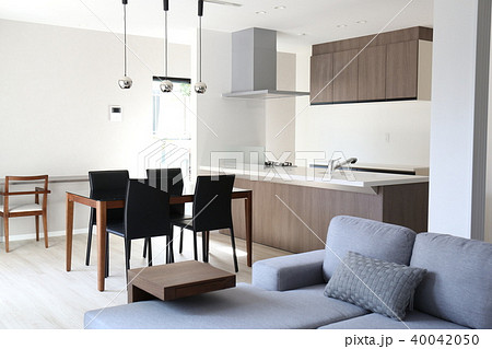新築の家のキッチン 40042050