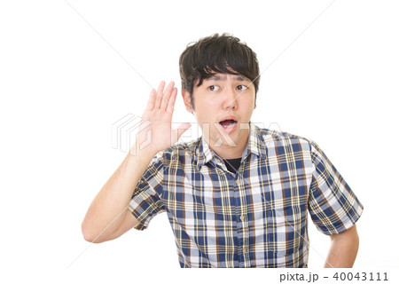 驚いた表情の男性 40043111