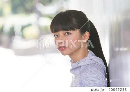 若い女性 スポーティー 若い女性 スポーティー 40045258