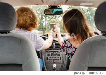 Man and woman in car setting gps 40046317