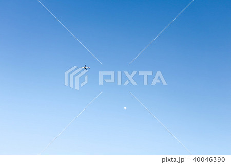 aeroplane or aircraft or airplane aeroplane or aircraft or airplane 40046390