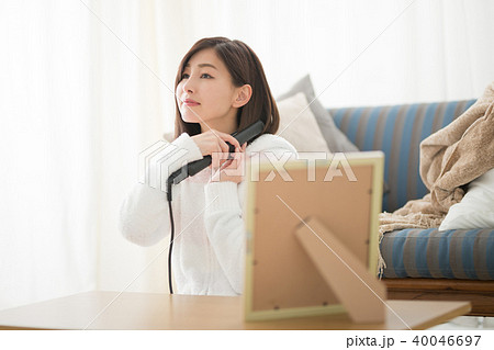 ルームウェア・女性・ソファ ルームウェア・女性・ソファ 40046697