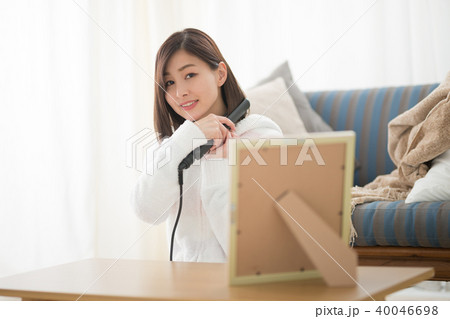 ルームウェア・女性・ソファ ルームウェア・女性・ソファ 40046698