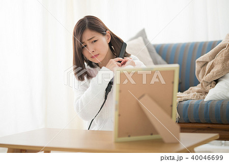 ルームウェア・女性・ソファ ルームウェア・女性・ソファ 40046699