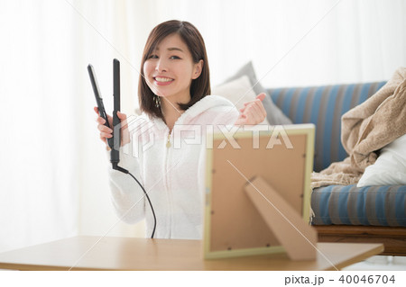 ルームウェア・女性・ソファ ルームウェア・女性・ソファ 40046704