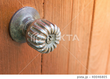 Antique door knob with wooden door Antique door knob with wooden door 40046805