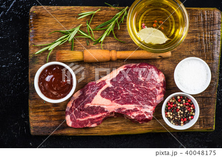 Preparing bees steak for BBQ 40048175