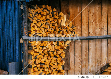 lots of chopped firewood 40048987