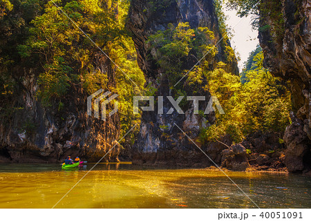 Kayaking under high cliffs in Thailand 40051091