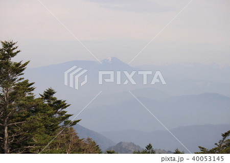 美ヶ原高原から望む蓼科山 40053145