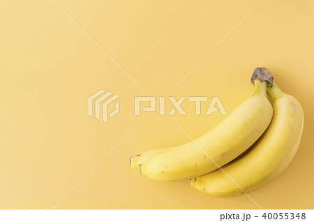 バナナ イエローバック アートイメージの写真素材