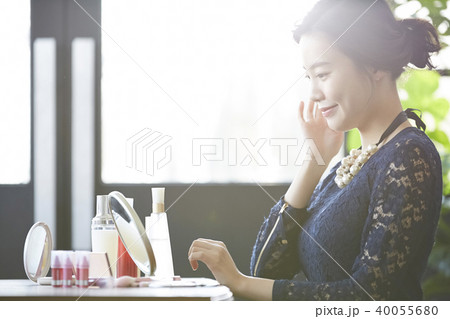 女性　メイクアップ　ビューティー 40055680