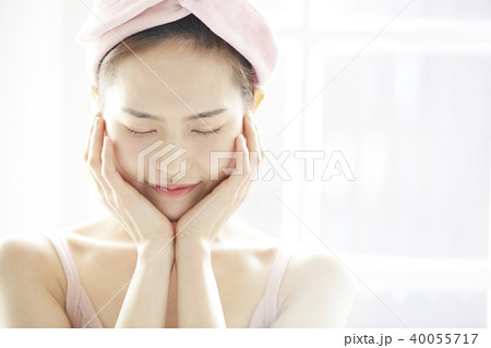 女性　スキンケア　化粧品 40055717