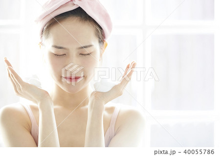 女性　スキンケア　化粧品 40055786