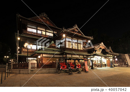 道後温泉本館の夜景 道後温泉本館の夜景 40057042