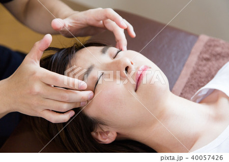 マッサージ、整体イメージ　（撮影協力：わぼく -和穆- 二子玉川） 40057426