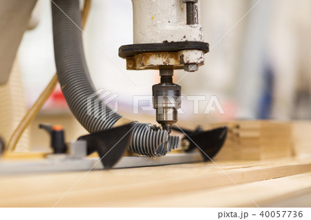 drill press machine and wooden board at workshop 40057736