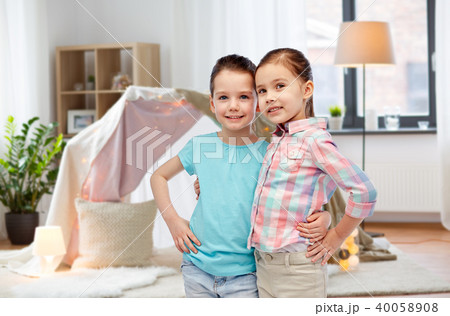 happy smiling little girls hugging at home happy smiling little girls hugging at home 40058908