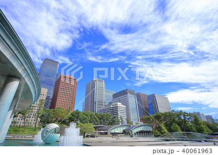 和田倉噴水公園から丸の内のビル 40061963