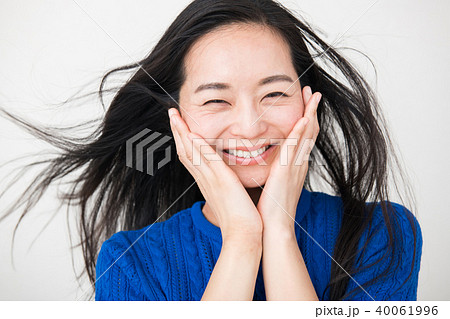 笑顔の30代日本人女性 40061996
